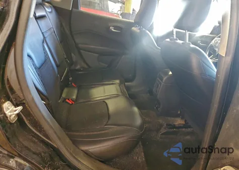 2018 Jeep Compass Latitude z USA, uszkodzony, nr VIN 3C4NJDBB1JT392547